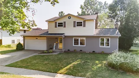 2300 Vassar Dr, Lansing, MI 48912
