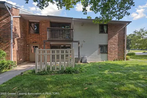 1725 Maple Rdg #60, Haslett, MI 48840
