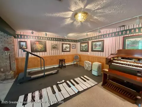 9916 Riverside Dr, Eagle, MI 48822 photo 25