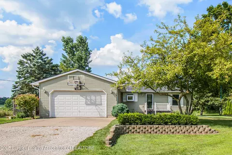 2492 W Kalamo Hwy, Charlotte, MI 48813