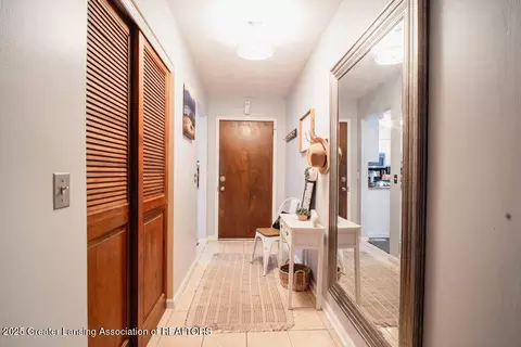 Entry Way - 6560 Lansdown Dr, Dimondale, MI 48821 photo 2 of 6