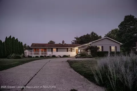 6560 Lansdown Dr, Dimondale, MI 48821