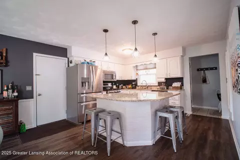Kitchen - 6560 Lansdown Dr, Dimondale, MI 48821 photo 2 of 2