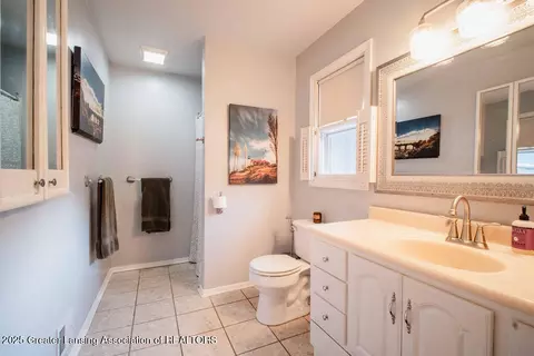 Bath - 6560 Lansdown Dr, Dimondale, MI 48821 photo 2 of 2