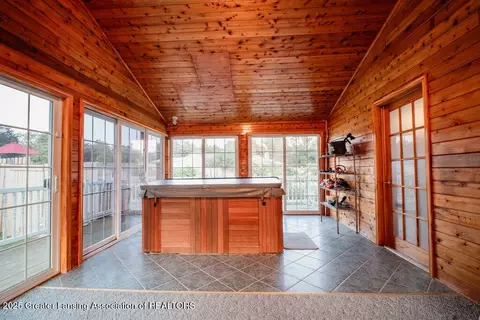 Entry Way - 6560 Lansdown Dr, Dimondale, MI 48821 photo 5 of 6