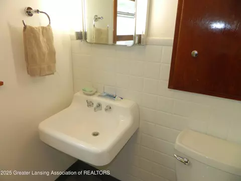 Bath - 2437 Eifert Rd, Holt, MI 48842 photo 1 of 2