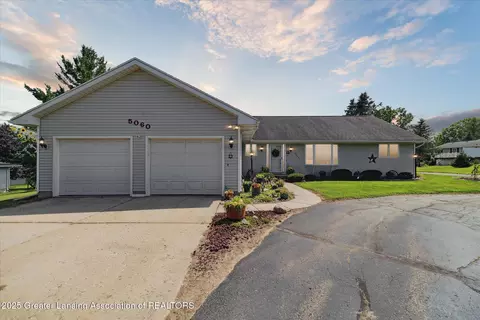 5060 Davis Hwy, Grand Ledge, MI 48837