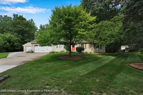 404 Gettysburg Dr, Lansing, MI 48917