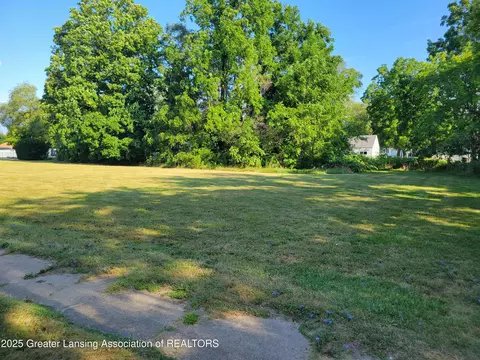 610 W State St, Saint Johns, MI 48879