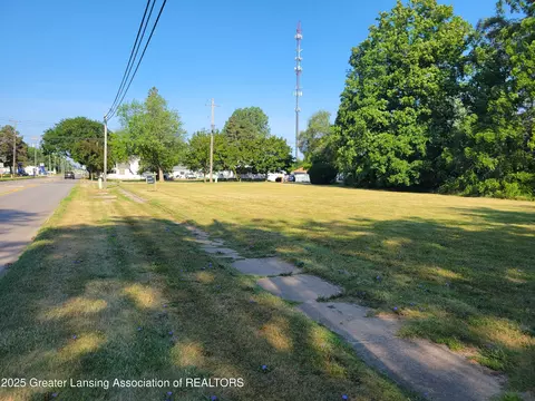 610 W State St, Saint Johns, MI 48879 photo 2