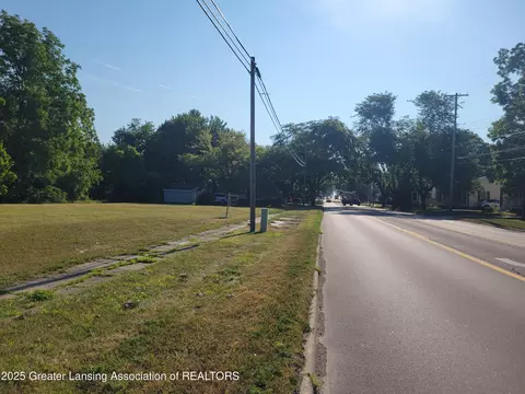 610 W State St, Saint Johns, MI 48879 photo 3