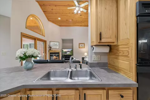 Kitchen - 8401 Winegar Rd, Perry, MI 48872 photo 6 of 7