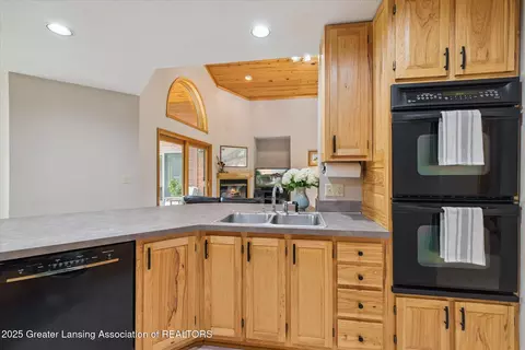 Kitchen - 8401 Winegar Rd, Perry, MI 48872 photo 5 of 7