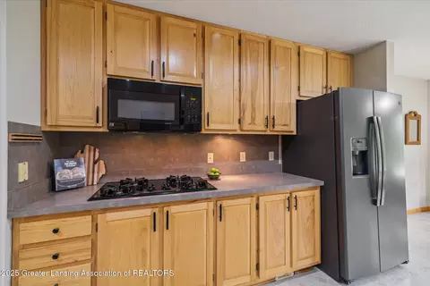 Kitchen - 8401 Winegar Rd, Perry, MI 48872 photo 4 of 7