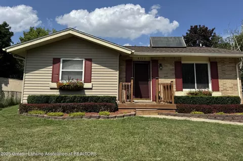 4305 Old Castle Cir, Lansing, MI 48911