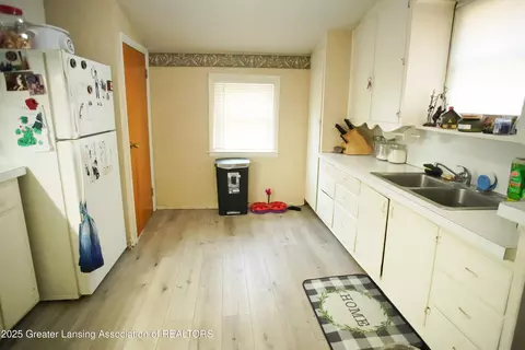 Entry Way - 606 E State St, Saint Johns, MI 48879 photo 1 of 1
