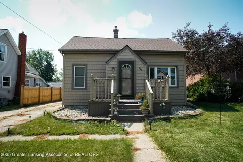 606 E State St, Saint Johns, MI 48879