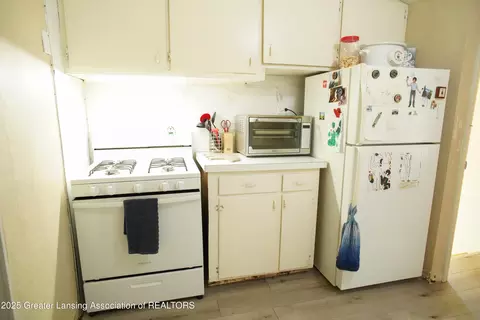 Kitchen - 606 E State St, Saint Johns, MI 48879 photo 2 of 2