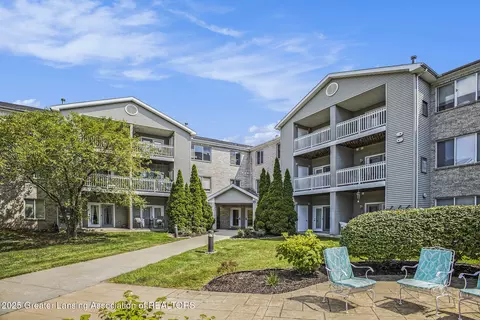 338 W Saginaw St #48, East Lansing, MI 48823
