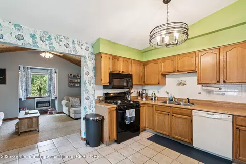225 Washington St, Maple Rapids, MI 48853 photo 11