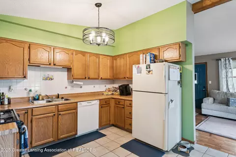 225 Washington St, Maple Rapids, MI 48853 photo 6