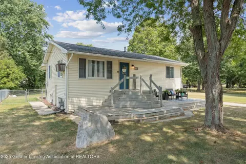 225 Washington St, Maple Rapids, MI 48853 photo 2