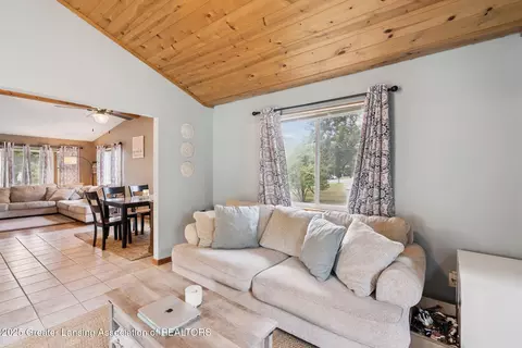 225 Washington St, Maple Rapids, MI 48853 photo 9