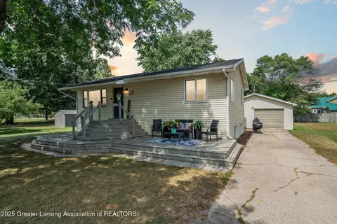 225 Washington St, Maple Rapids, MI 48853