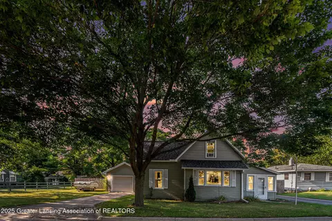 208 W 1st St, Charlotte, MI 48813