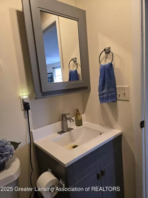 Bath - 18775 Bull Run Rd, Gregory, MI 48137 photo 2 of 2