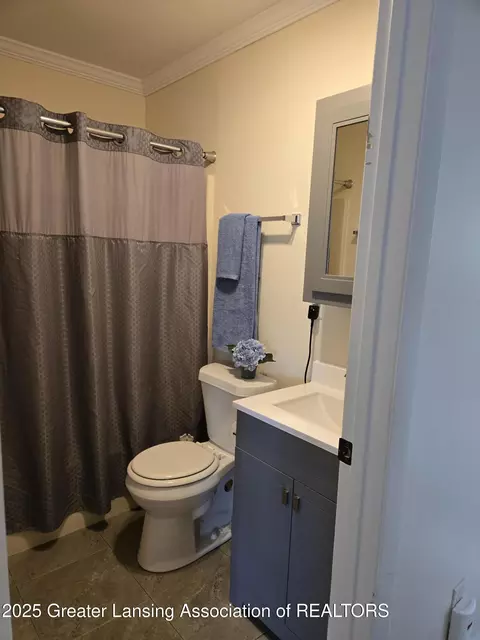 Bath - 18775 Bull Run Rd, Gregory, MI 48137 photo 1 of 2
