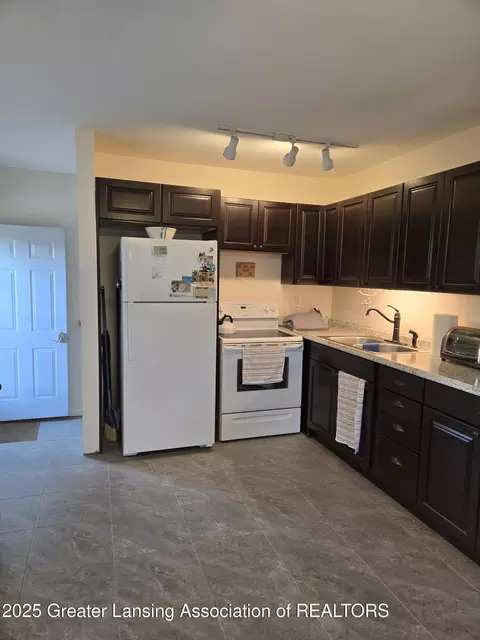 Kitchen - 18775 Bull Run Rd, Gregory, MI 48137 photo 2 of 3