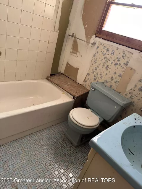 Bath - 17079 Wagner Dr, Cassopolis, MI 49031 photo 5 of 5