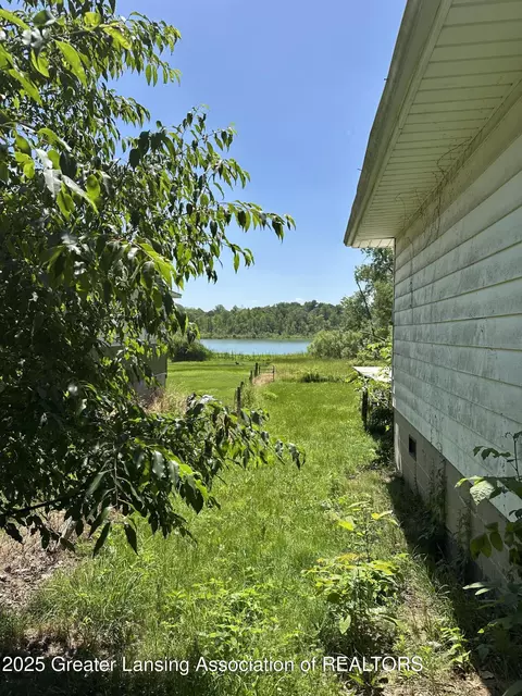 Exterior - 17079 Wagner Dr, Cassopolis, MI 49031 photo 2 of 4