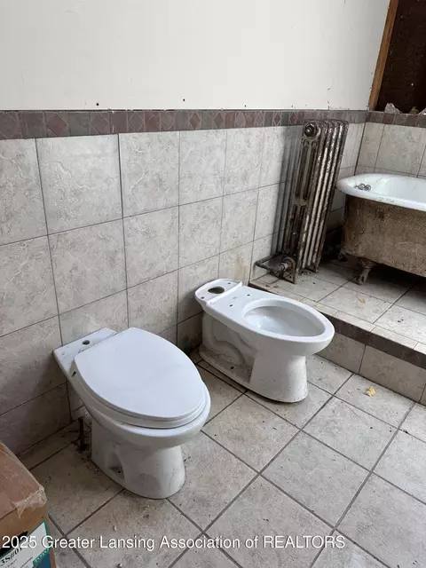 Bath - 17079 Wagner Dr, Cassopolis, MI 49031 photo 4 of 5