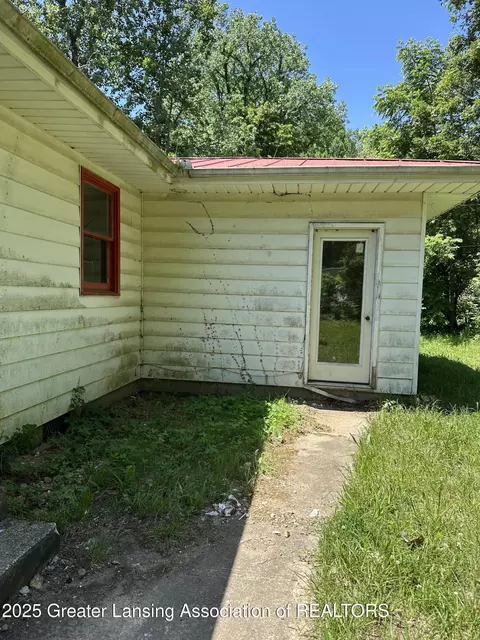 Exterior - 17079 Wagner Dr, Cassopolis, MI 49031 photo 3 of 4