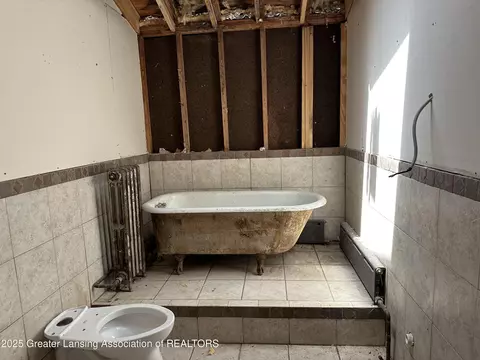 Bath - 17079 Wagner Dr, Cassopolis, MI 49031 photo 3 of 5