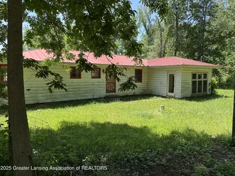 17079 Wagner Dr, Cassopolis, MI 49031