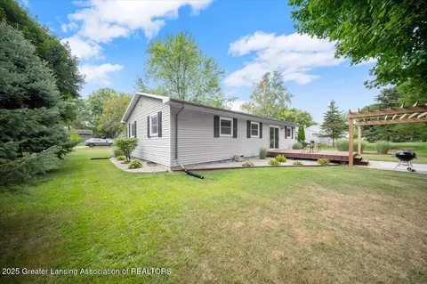 Exterior - 1301 E Geneva Dr, Dewitt, MI 48820 photo 2 of 4