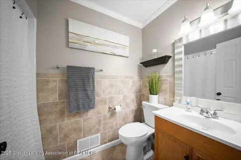 Bath - 1301 E Geneva Dr, Dewitt, MI 48820 photo 1 of 1