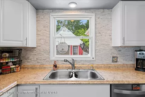 Kitchen - 2004 Cooper Ave, Lansing, MI 48910 photo 4 of 4
