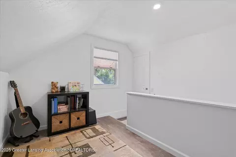 Entry Way - 2004 Cooper Ave, Lansing, MI 48910 photo 2 of 3