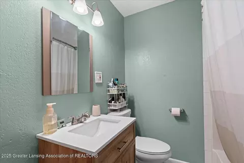 Bath - 2004 Cooper Ave, Lansing, MI 48910 photo 1 of 3