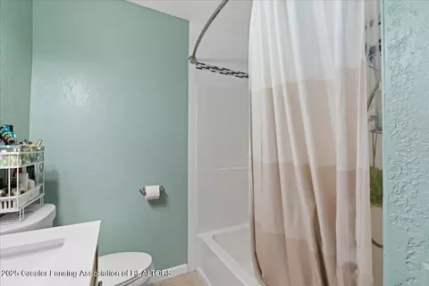Bath - 2004 Cooper Ave, Lansing, MI 48910 photo 2 of 3