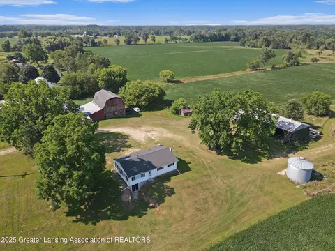 4500 Chapman Rd, Stockbridge, MI 49285