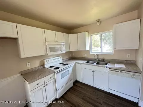 Kitchen - 3619 Coachlight Common St, Lansing, MI 48911 photo 2 of 2