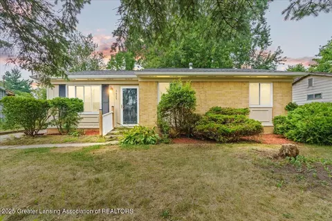 3425 Independence Ln, Lansing, MI 48911