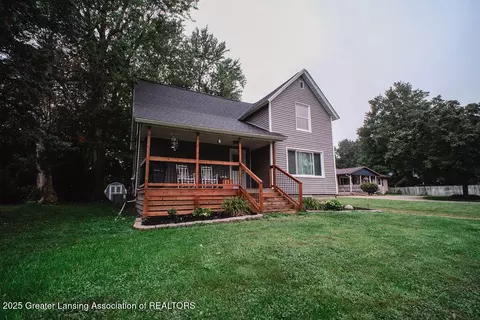 901 N Cochran Ave, Charlotte, MI 48813