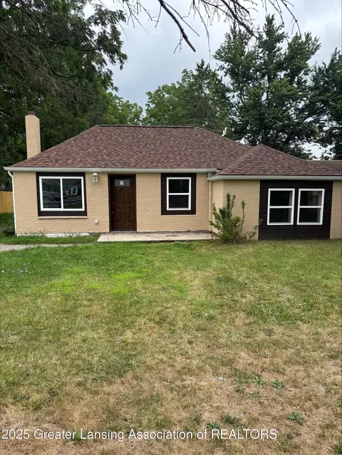 720 Sawyer Rd, Lansing, MI 48911
