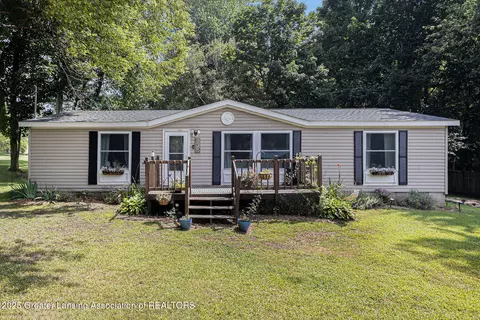 875 Linden St, Vermontville, MI 49096